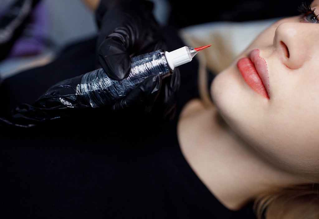 боль во время татуажа